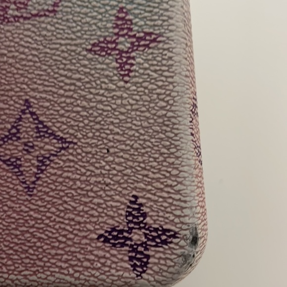 Louis Vuitton iPhone Case - Picture 7 of 7